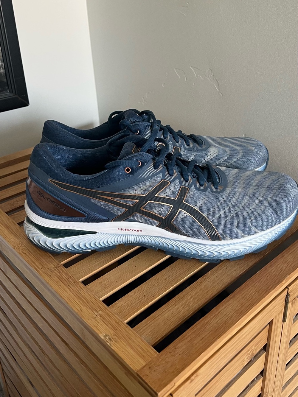 ASICS GEL-Nimbus 22 Men's Blue/Gray/ White Low Top Lace-Up Running
Sneaker